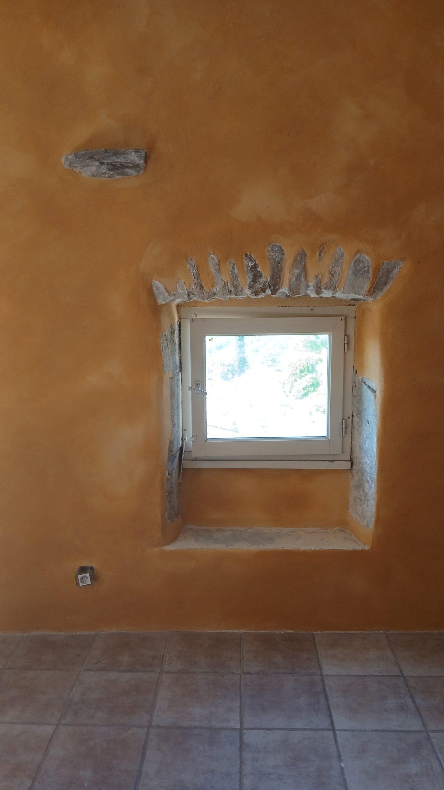 Badigeon à la chaux ocre jaune a fresco